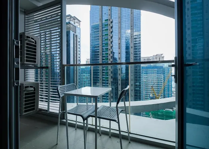 Apartment Cozy 1br In Manila, Bgc, With Balcony & Pool Manila